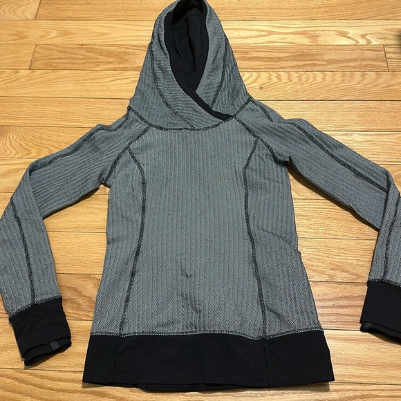 🍋Lululemon Pullover - Picture 2 of 6